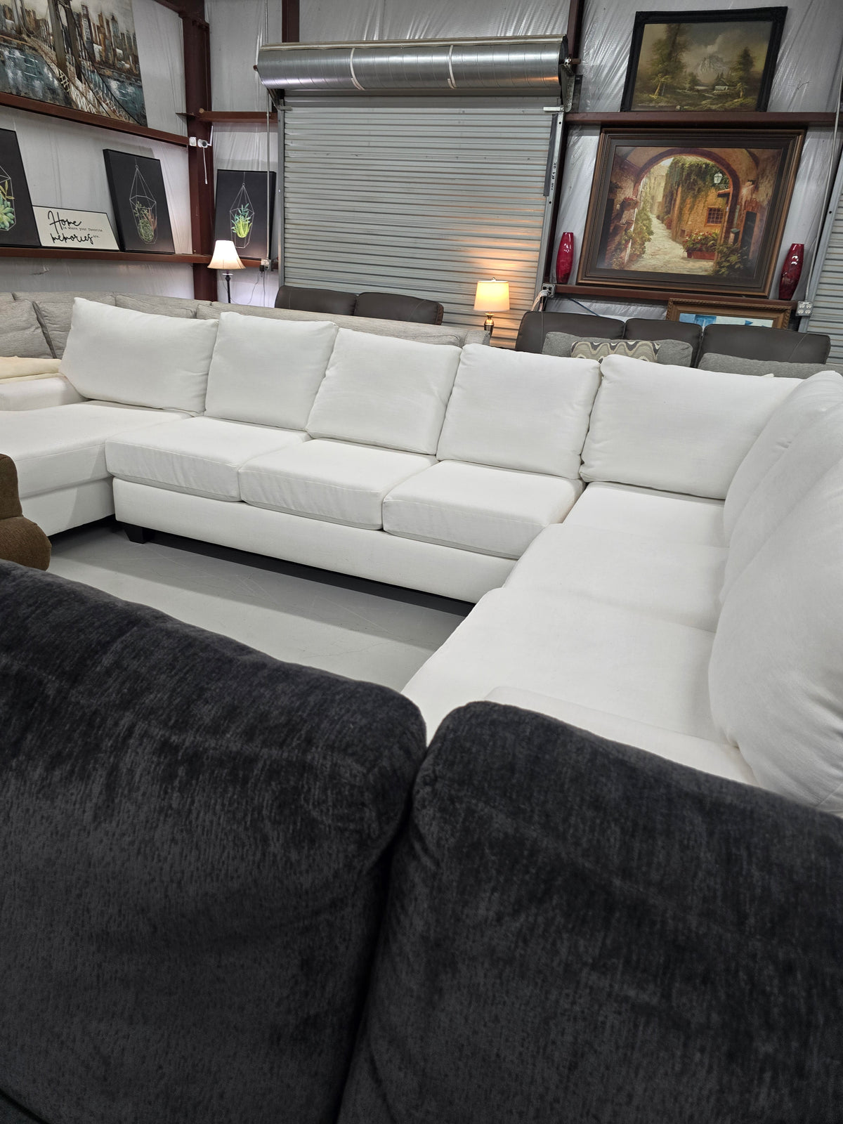 Living Spaces Large White U-Shaped Sectional with Chaise - D123