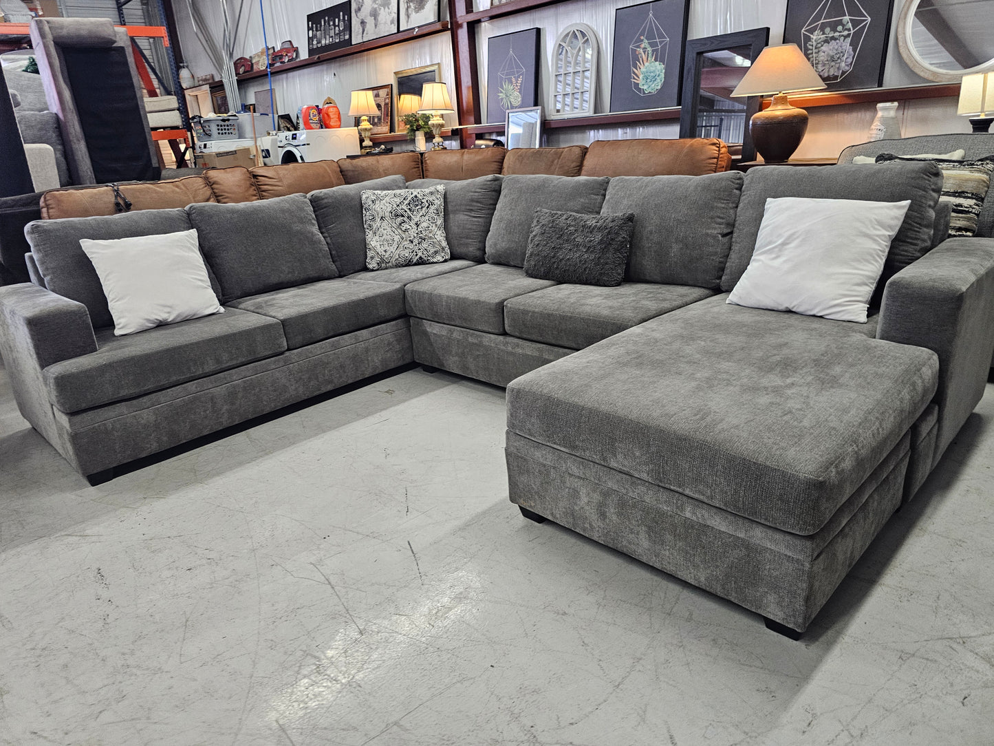 U-Shaped Gray Sectional Couch with Reversible Chaise Lounge - D30