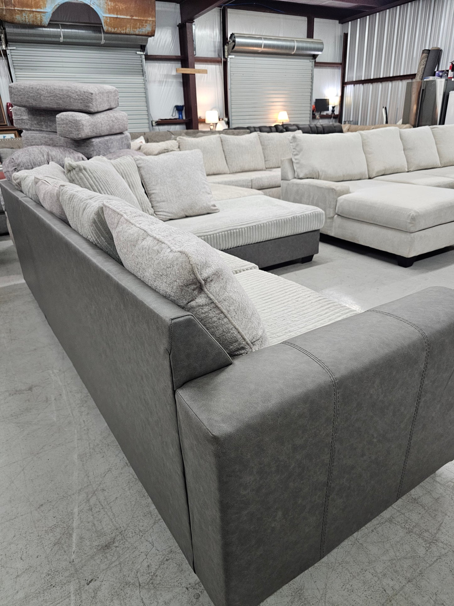 Gray 2PC Sectional Couch with RAF Chaise Lounge - D39