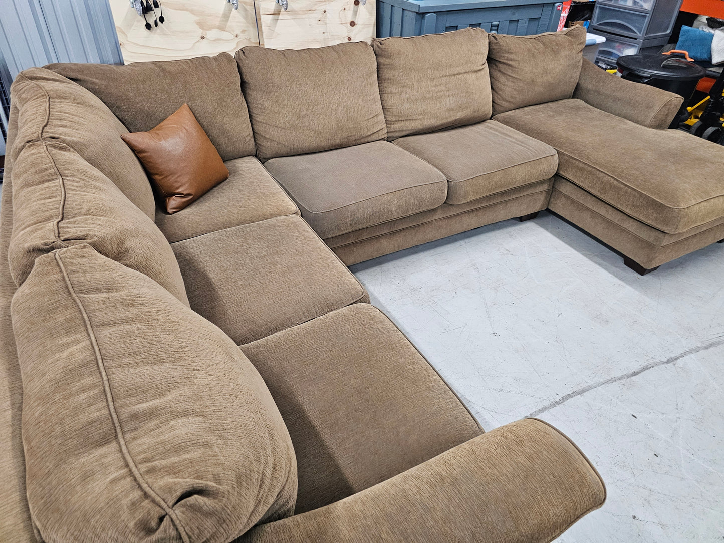 U-Shaped Sectional Couch - D58