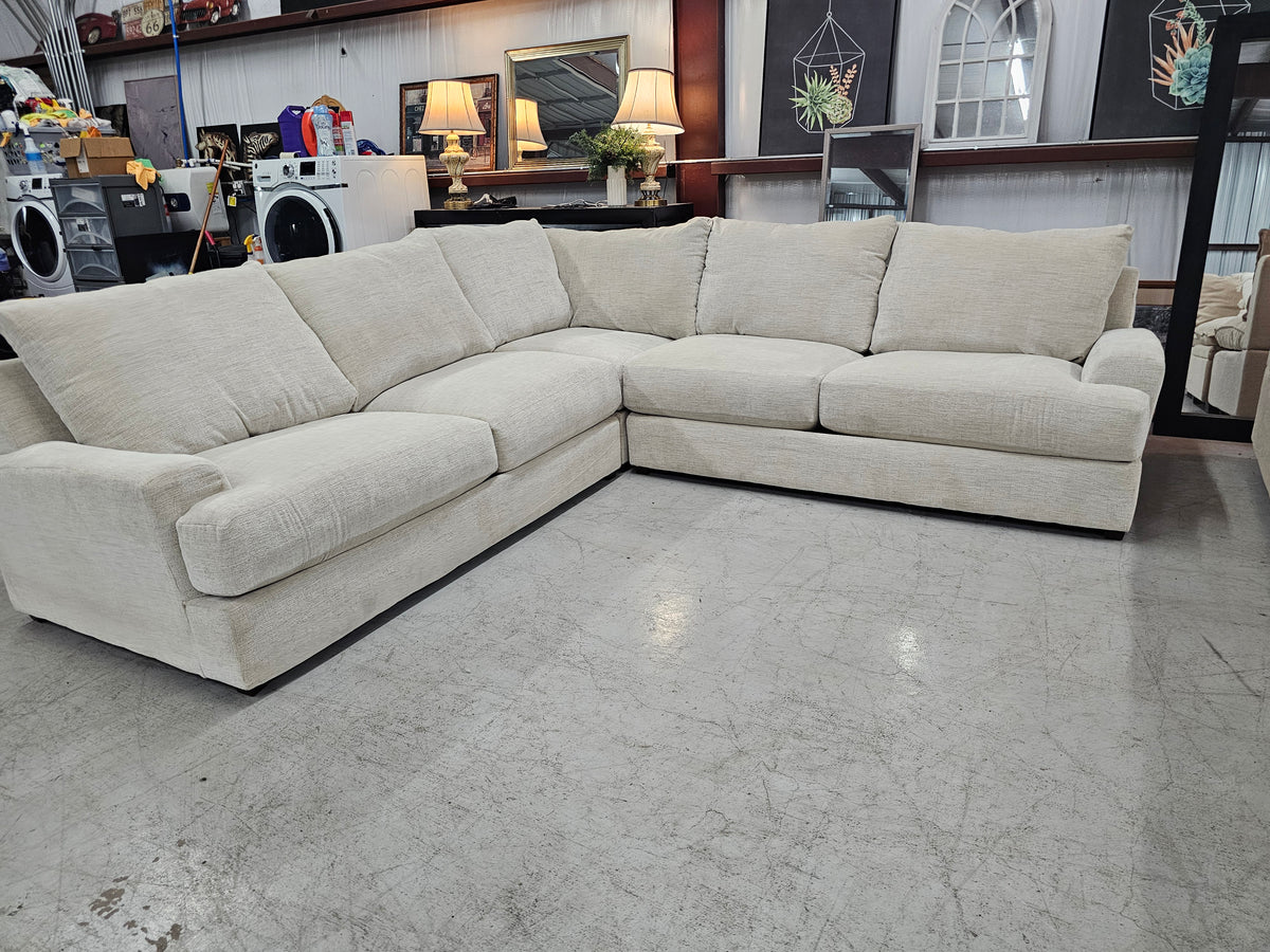 Beautiful Light Beige Sectional Couch | Like-New Condition - D91