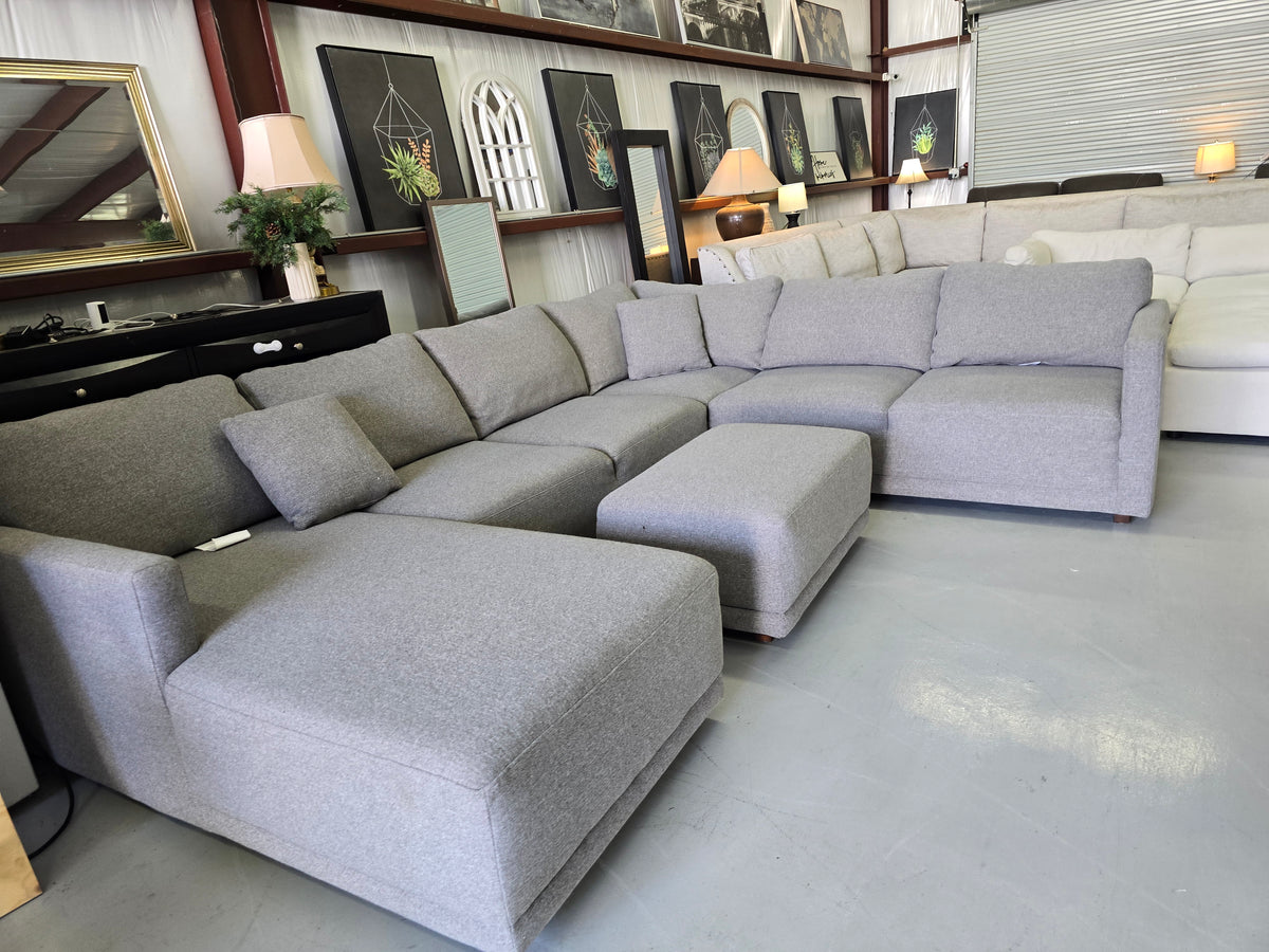 Thomasville Cayson 4-Piece Fabric Sectional with Chaise & Ottoman - D107