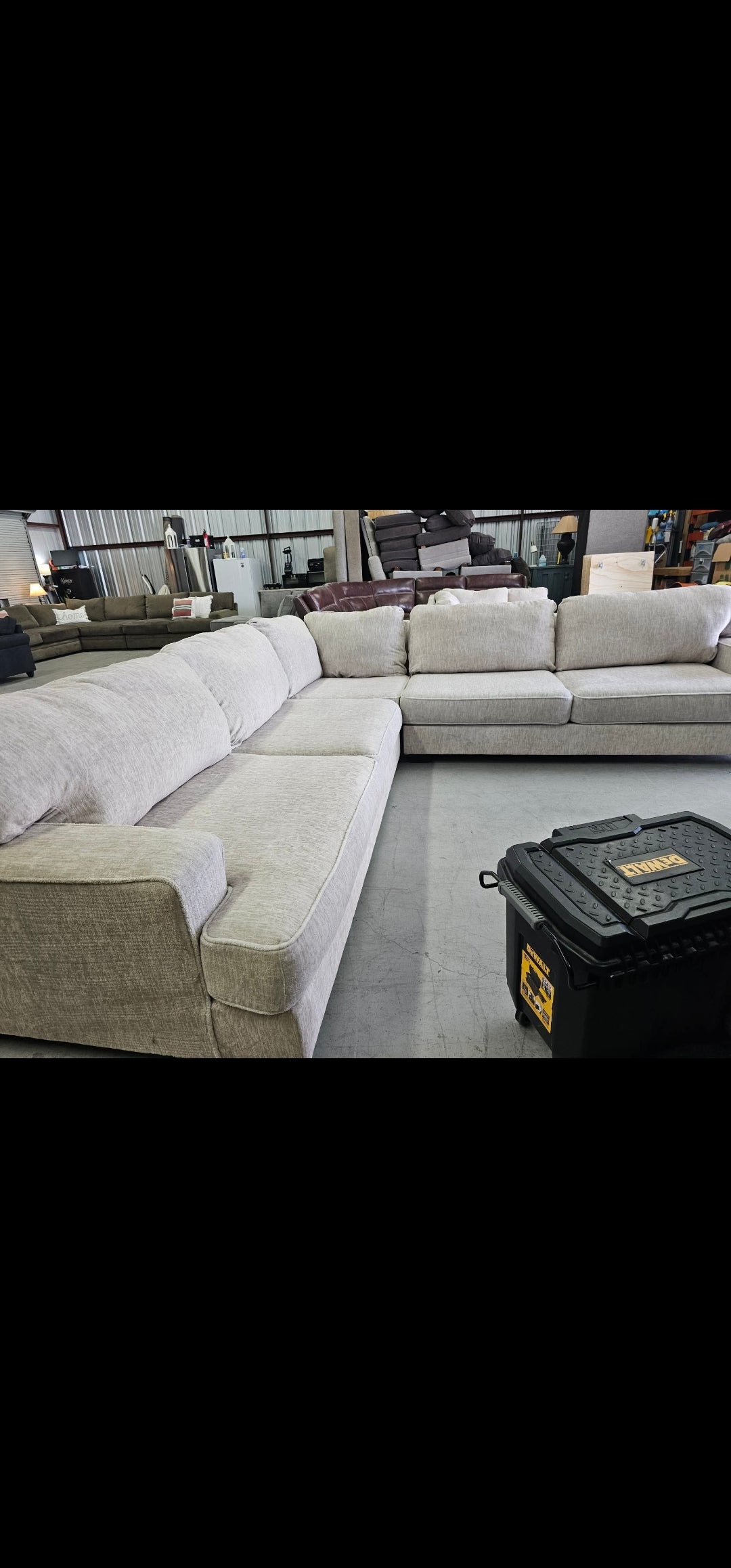 Rawcliffe 3-Piece Sectional Couch - D89