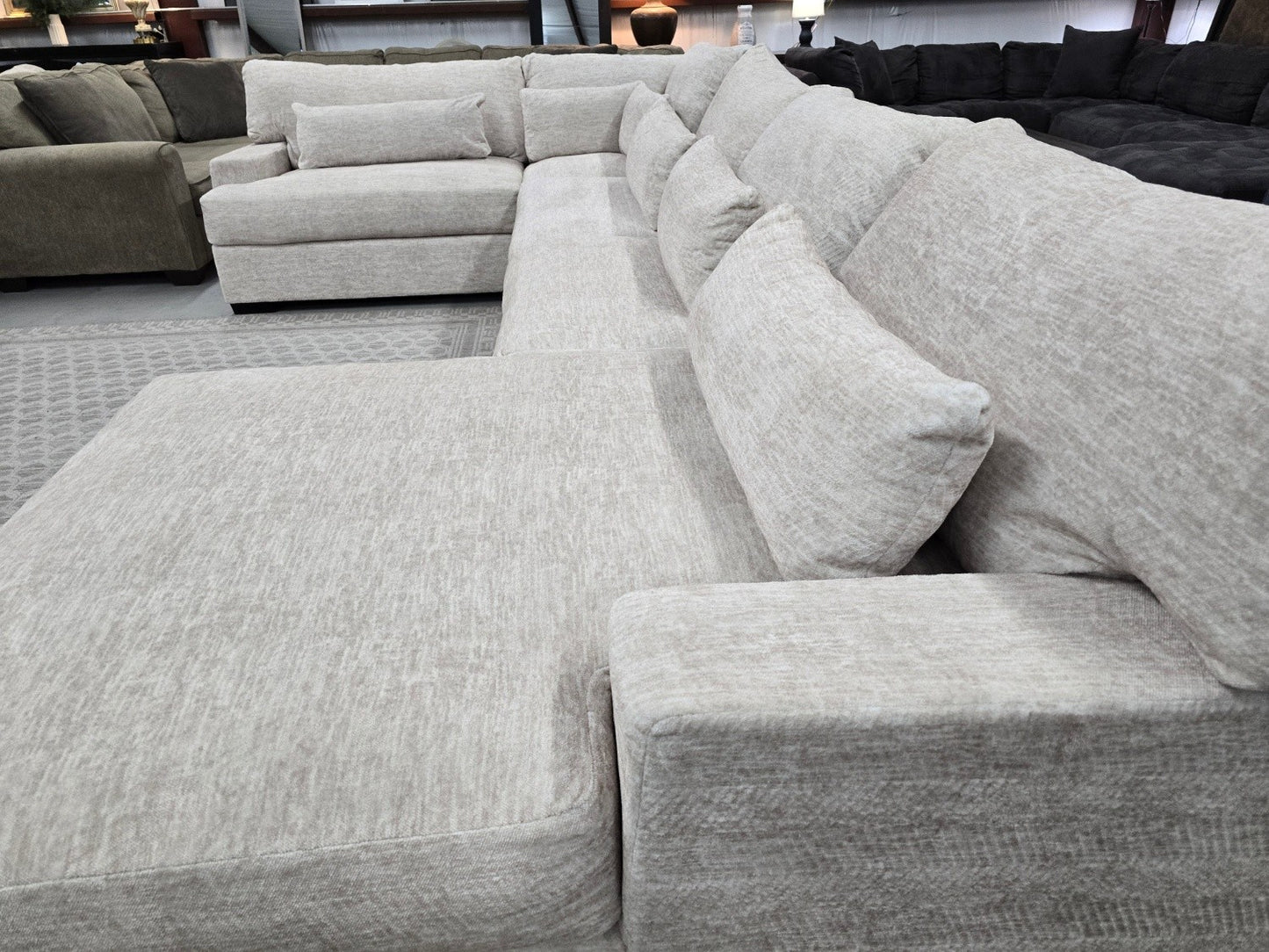 ✨ LIKE-NEW Oversized “Snuggle Down” 3-Piece Sectional – ZAFTIG PARCHMENT : (same day delivery) ✨
