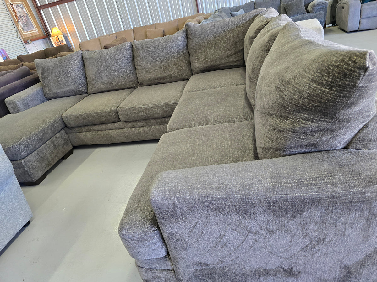 Large Gray U-Shaped Sectional Couch - D109
