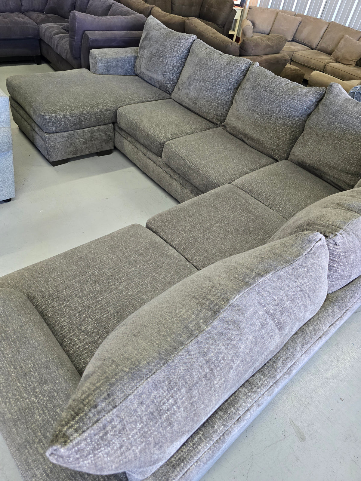 Large Gray U-Shaped Sectional Couch - D109