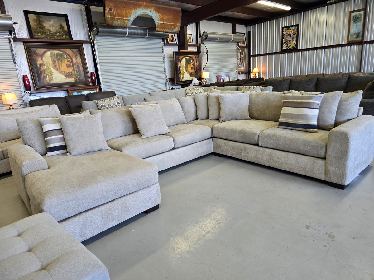 High-Quality Cozy & Comfortable Sectional Couch - D113