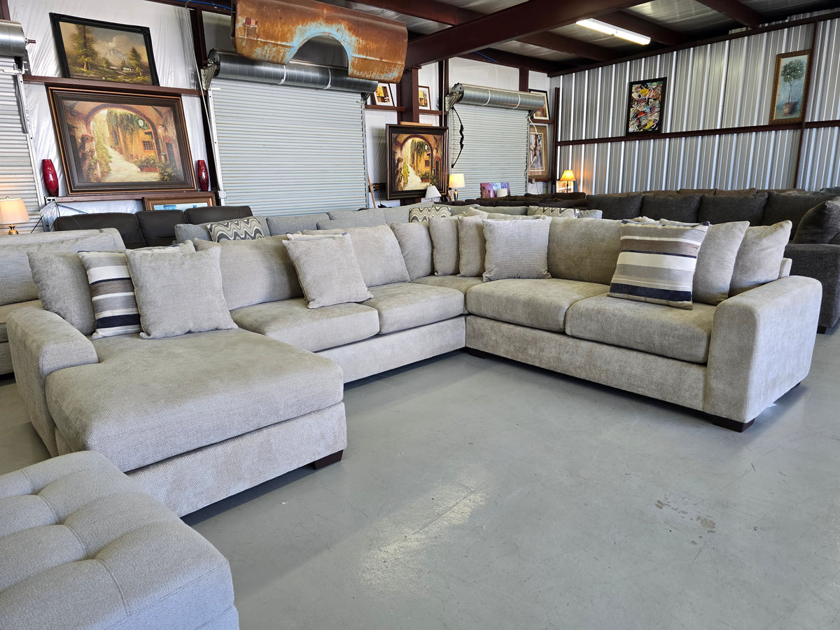 High-Quality Cozy & Comfortable Sectional Couch - D113