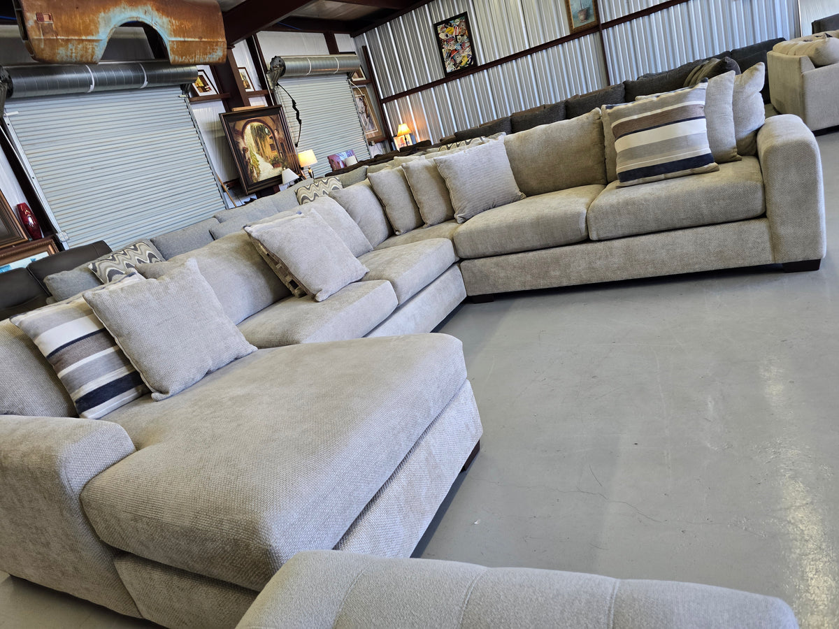 High-Quality Cozy & Comfortable Sectional Couch - D113