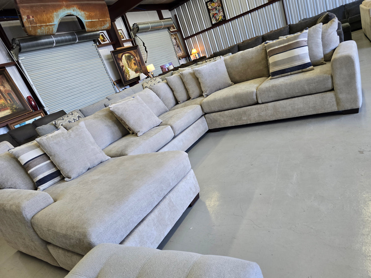 High-Quality Cozy & Comfortable Sectional Couch - D113