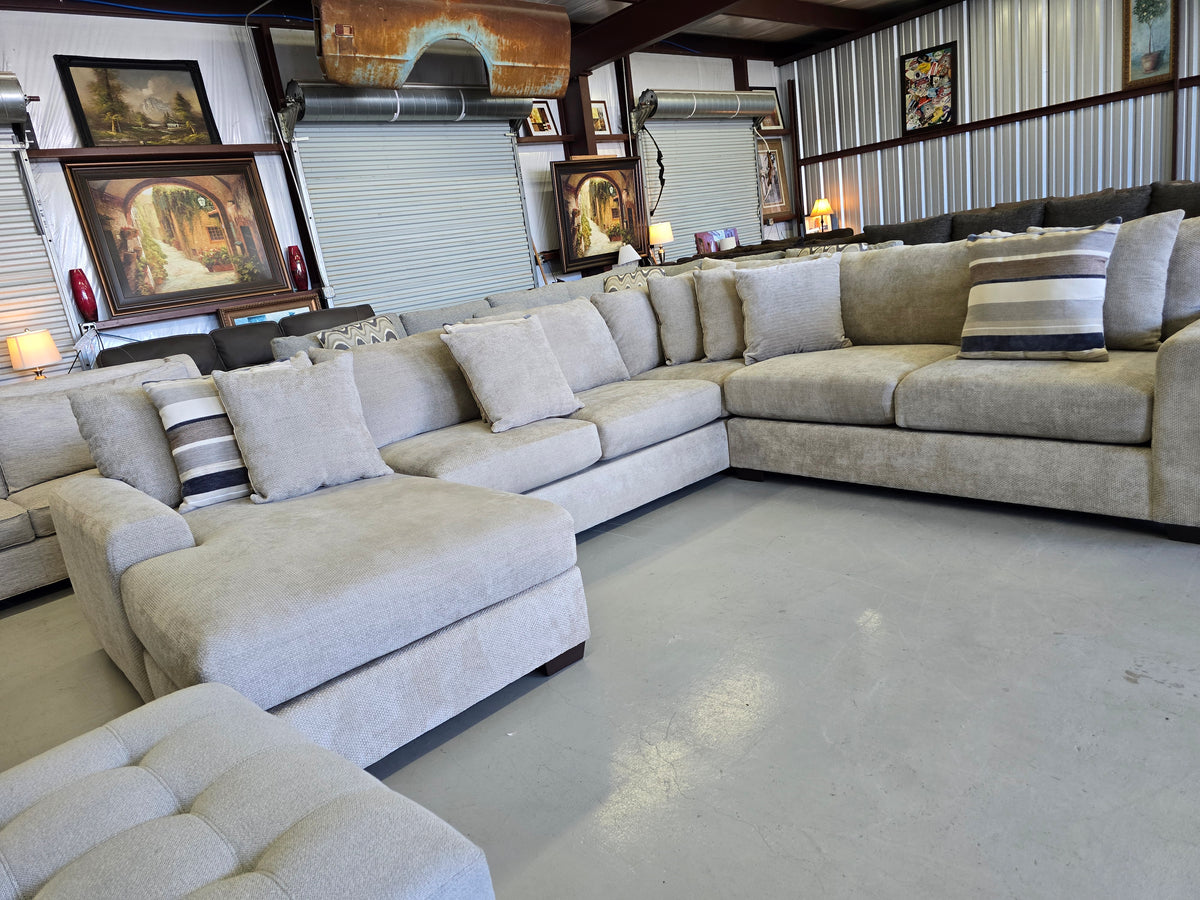 High-Quality Cozy & Comfortable Sectional Couch - D113