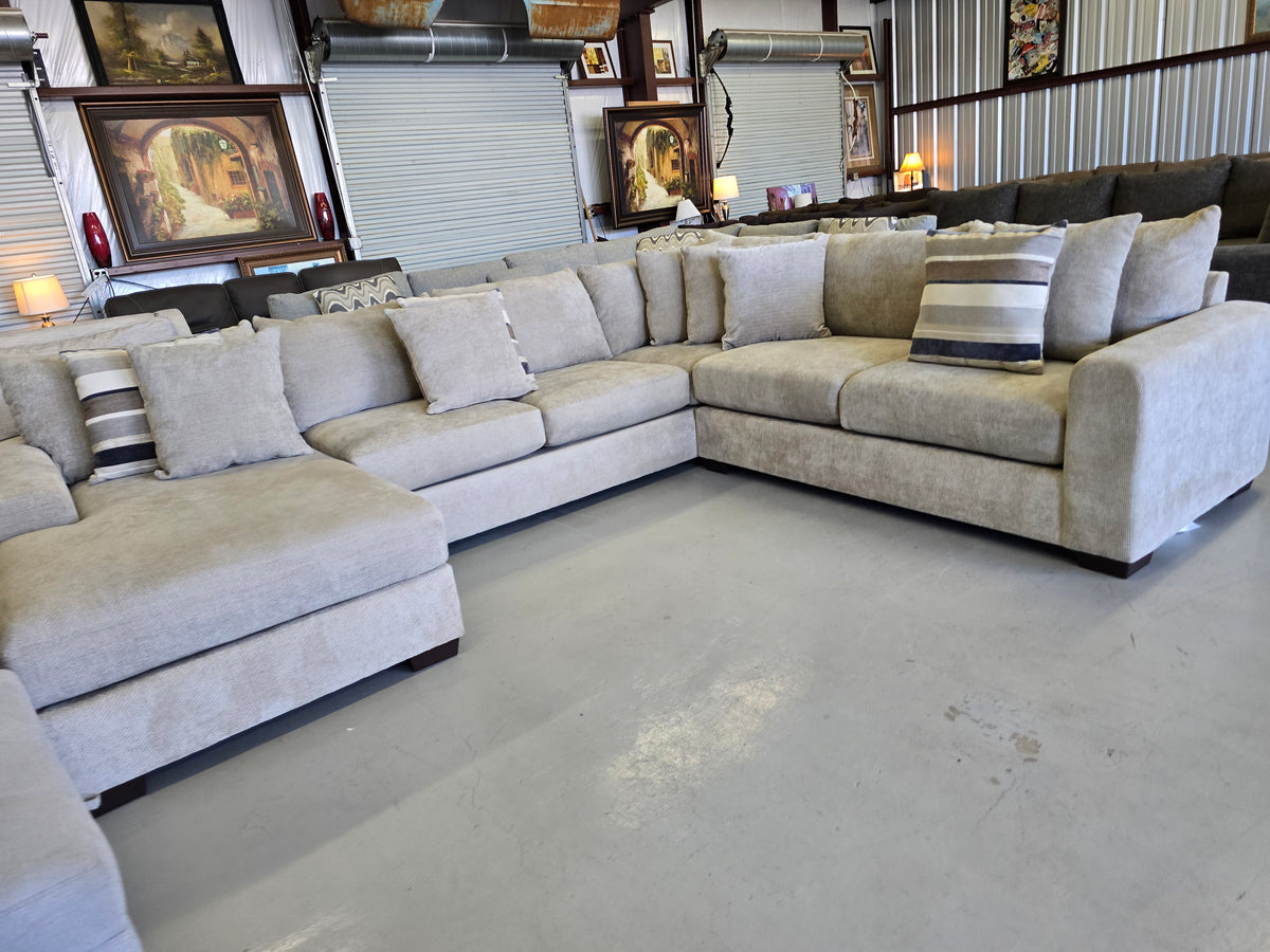High-Quality Cozy & Comfortable Sectional Couch - D113