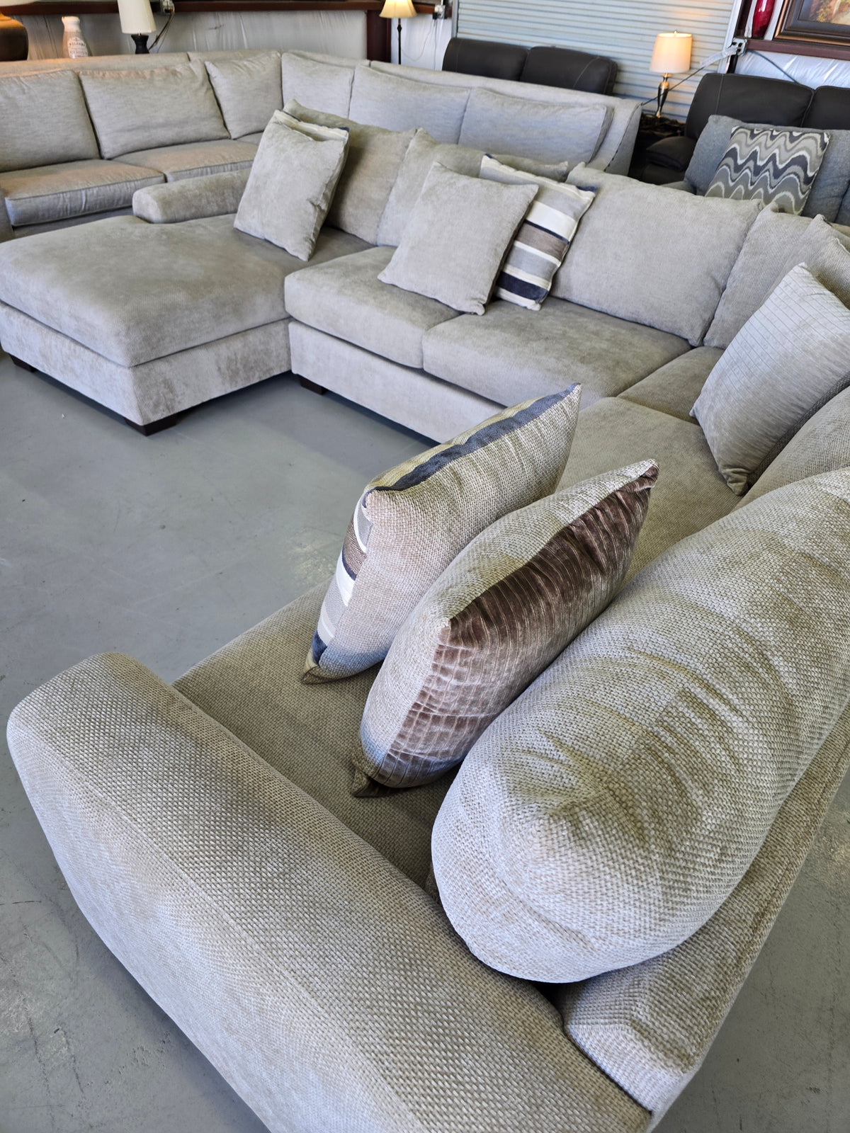 High-Quality Cozy & Comfortable Sectional Couch - D113