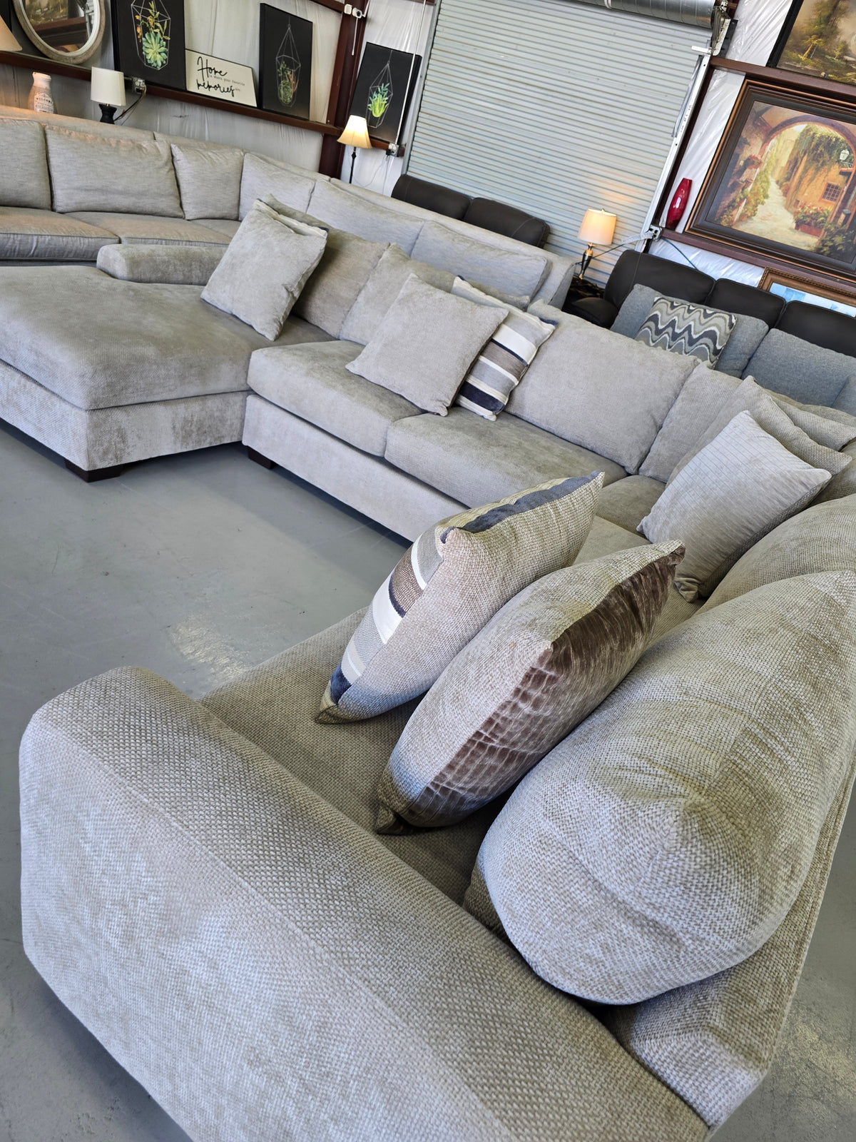 High-Quality Cozy & Comfortable Sectional Couch - D113