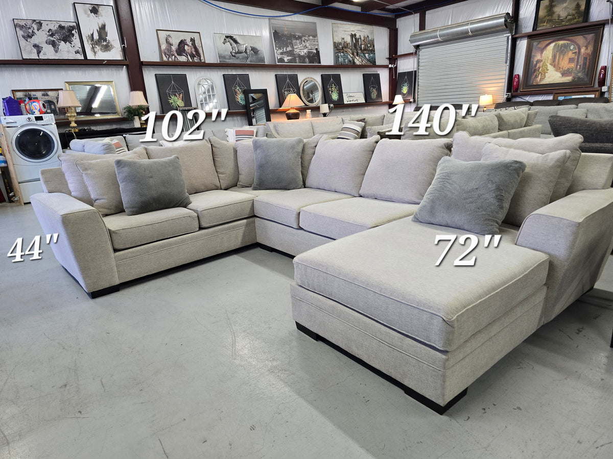 Living Spaces Large U-Shaped Sectional Couch - D114