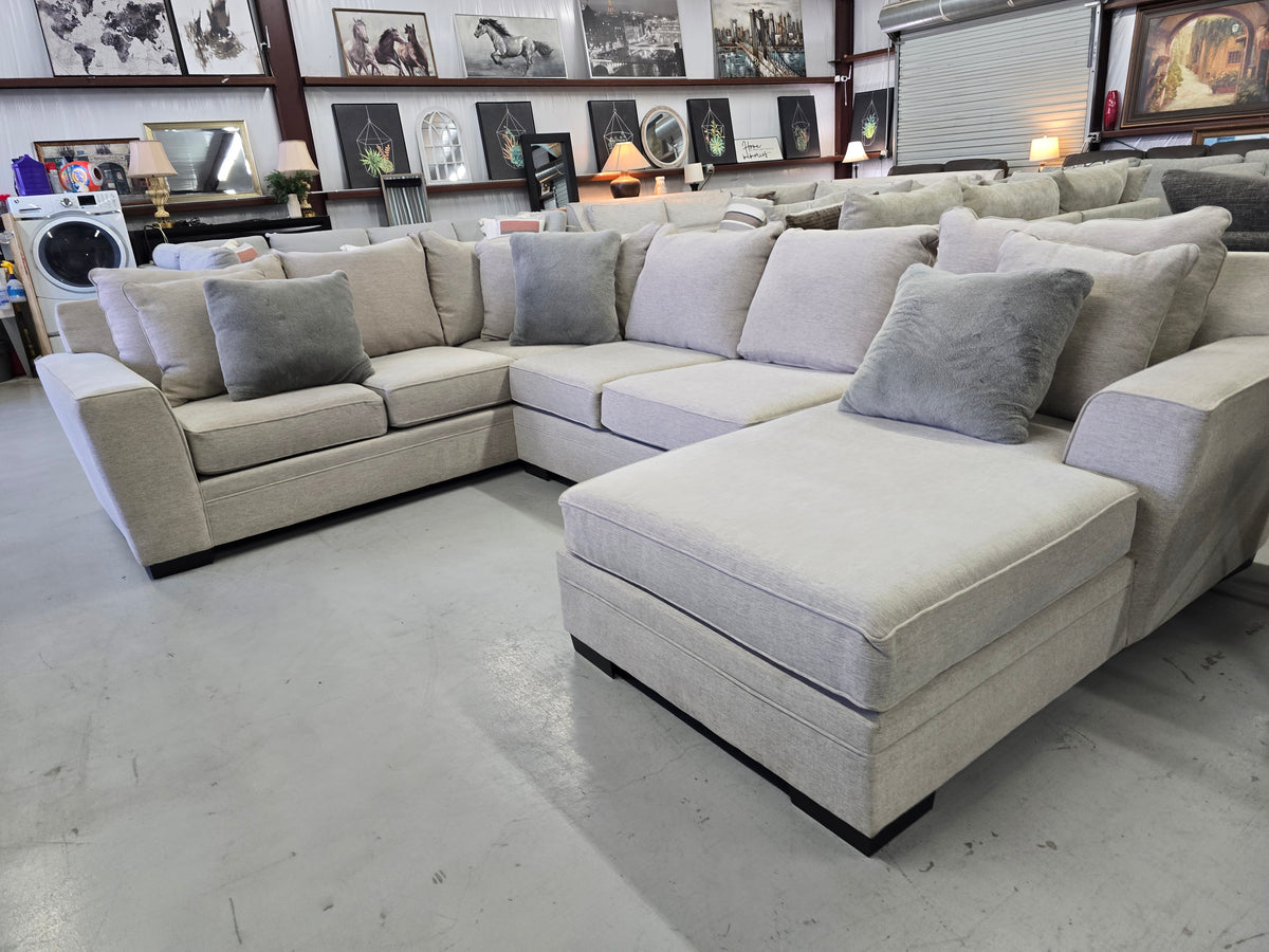 Living Spaces Large U-Shaped Sectional Couch - D114