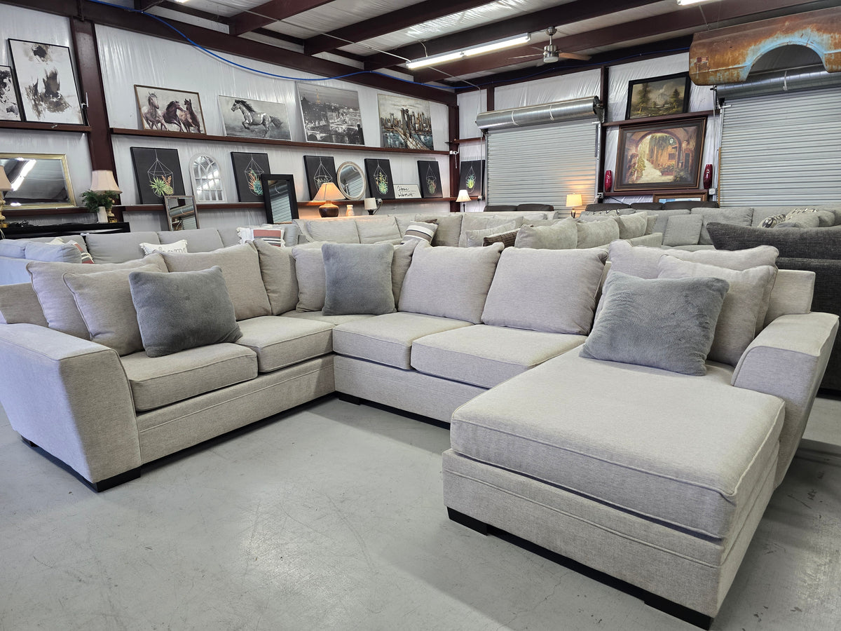 Living Spaces Large U-Shaped Sectional Couch - D114