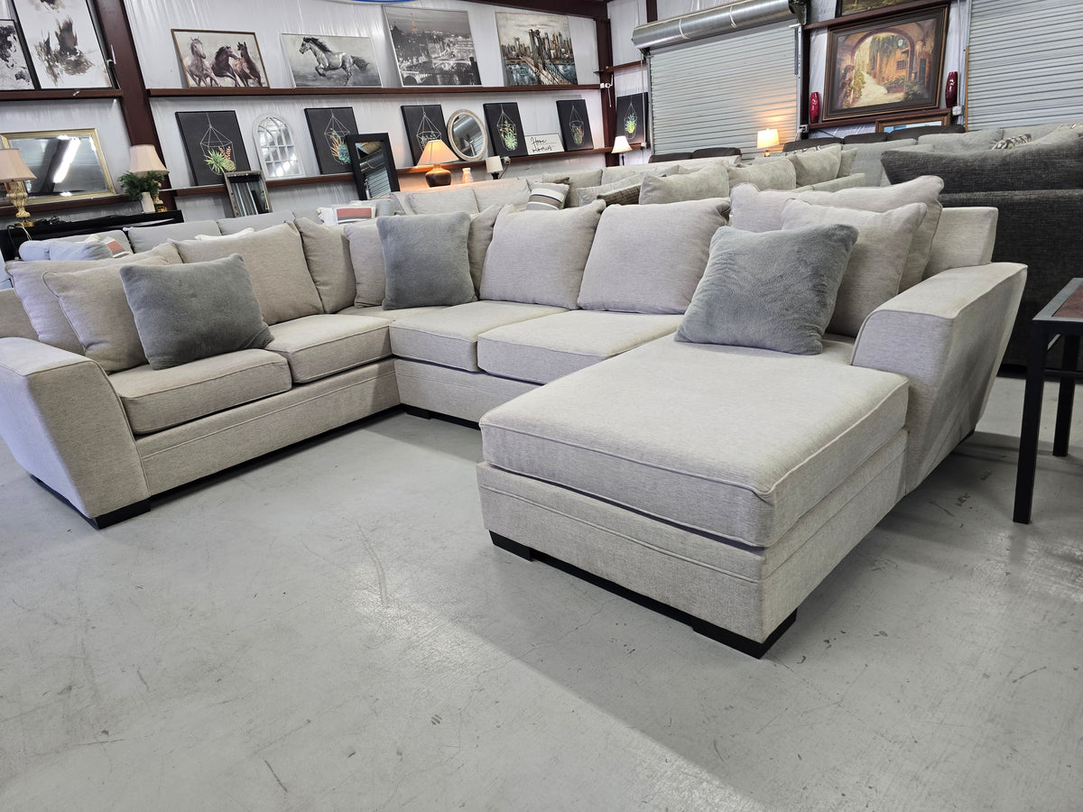 Living Spaces Large U-Shaped Sectional Couch - D114