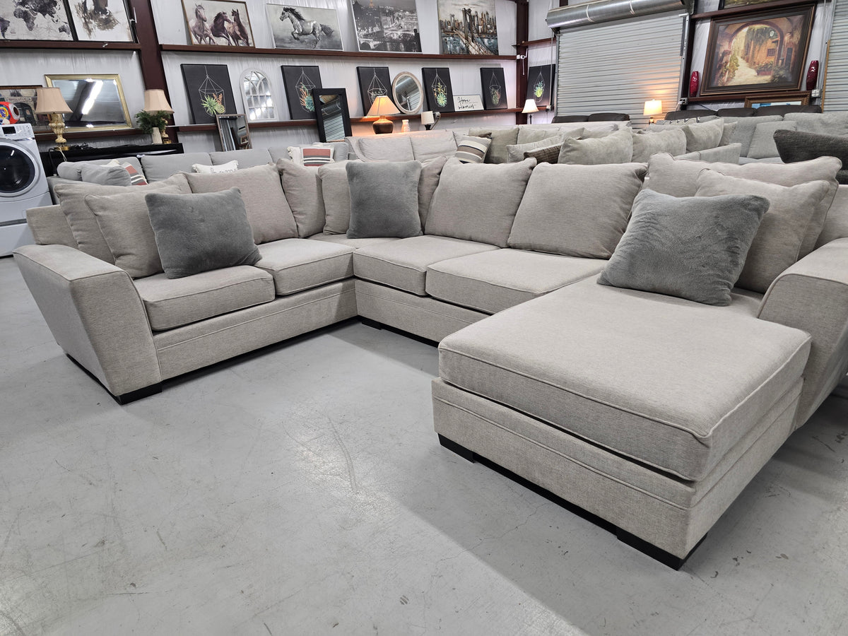 Living Spaces Large U-Shaped Sectional Couch - D114