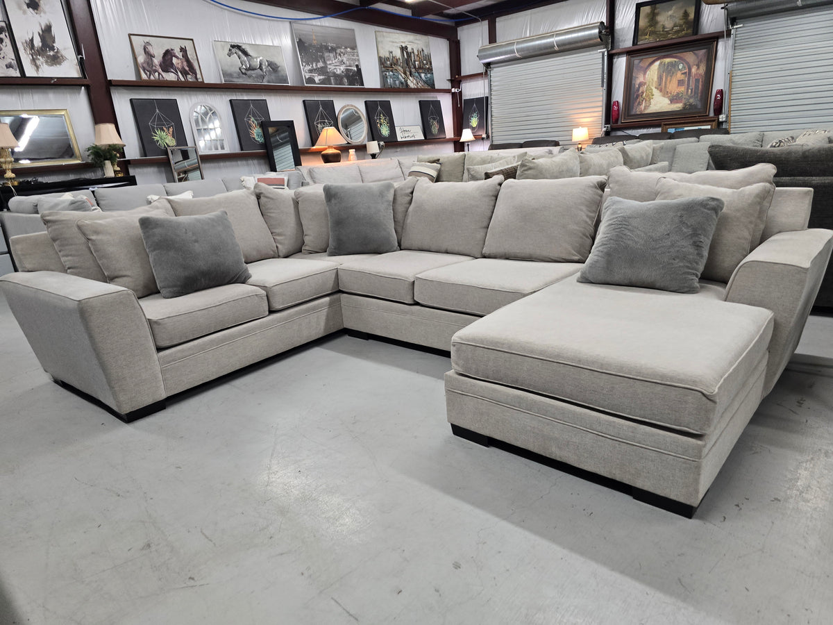 Living Spaces Large U-Shaped Sectional Couch - D114