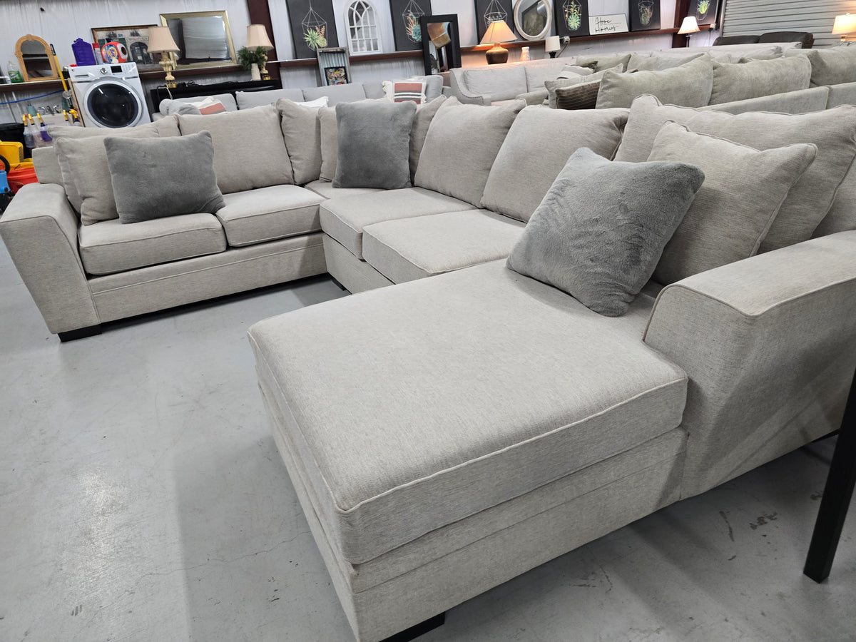Living Spaces Large U-Shaped Sectional Couch - D114