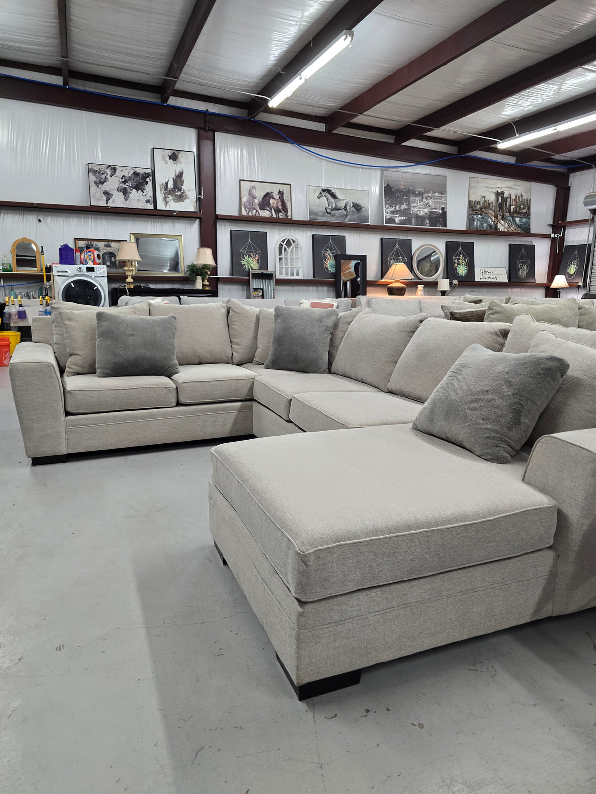 Living Spaces Large U-Shaped Sectional Couch - D114