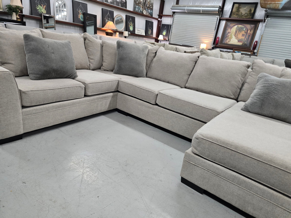 Living Spaces Large U-Shaped Sectional Couch - D114