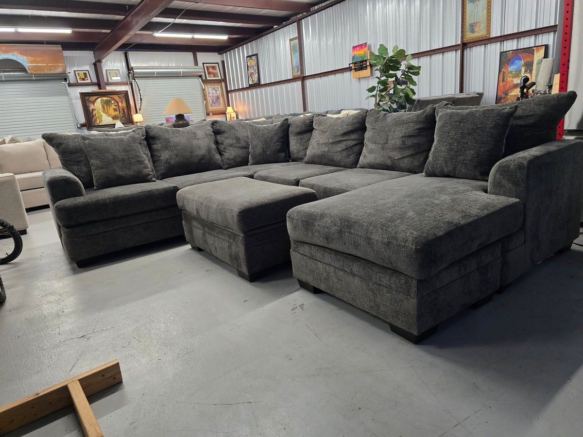 Gray U-Shaped Sectional Couch with Storage Ottoman - D115