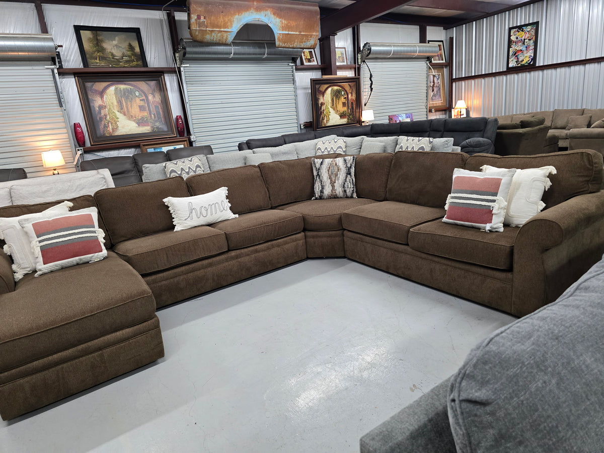 Broyhill Sectional Couch with Goodnight Pullout Sleeper - D117