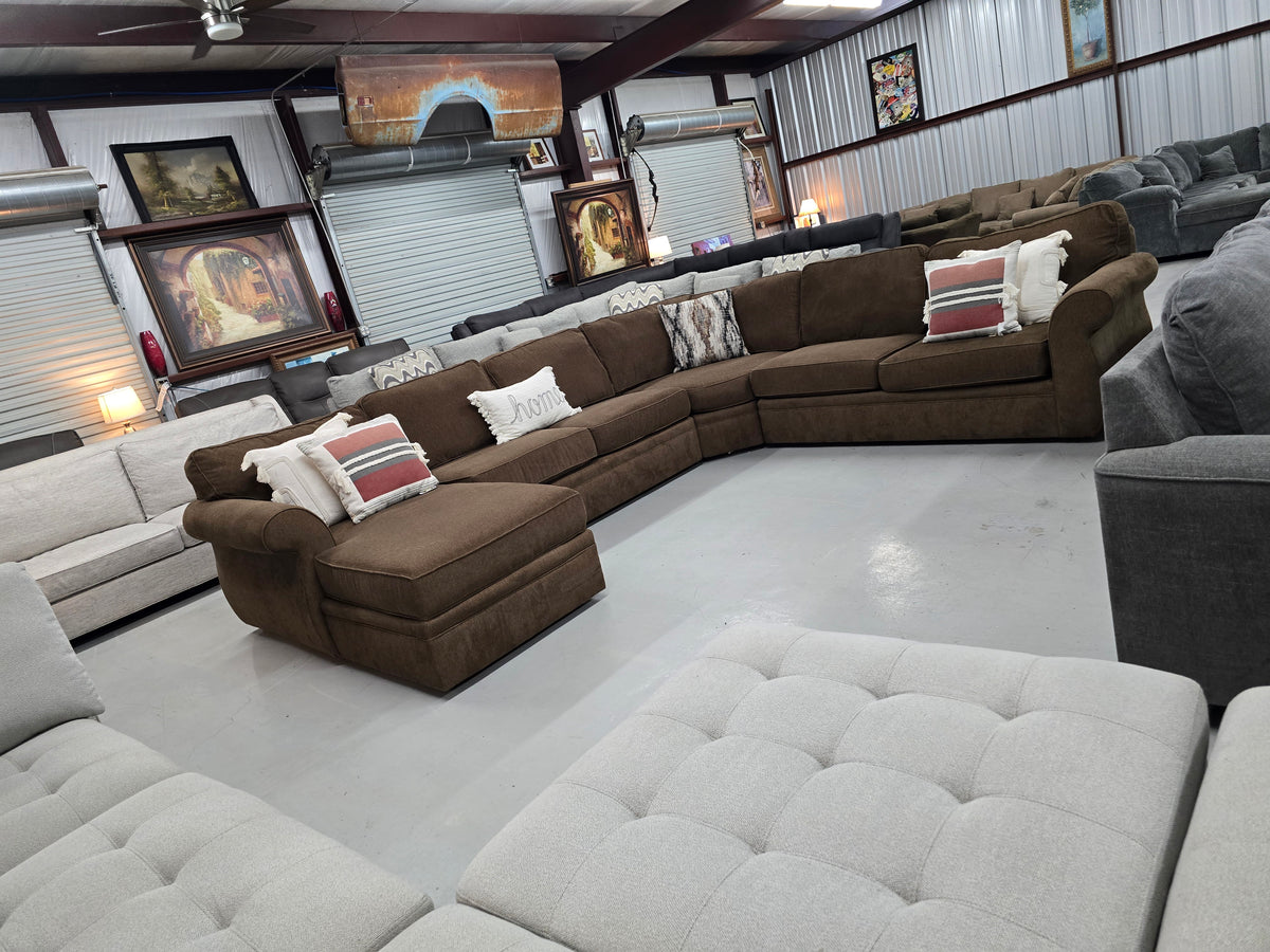 Broyhill Sectional Couch with Goodnight Pullout Sleeper - D117