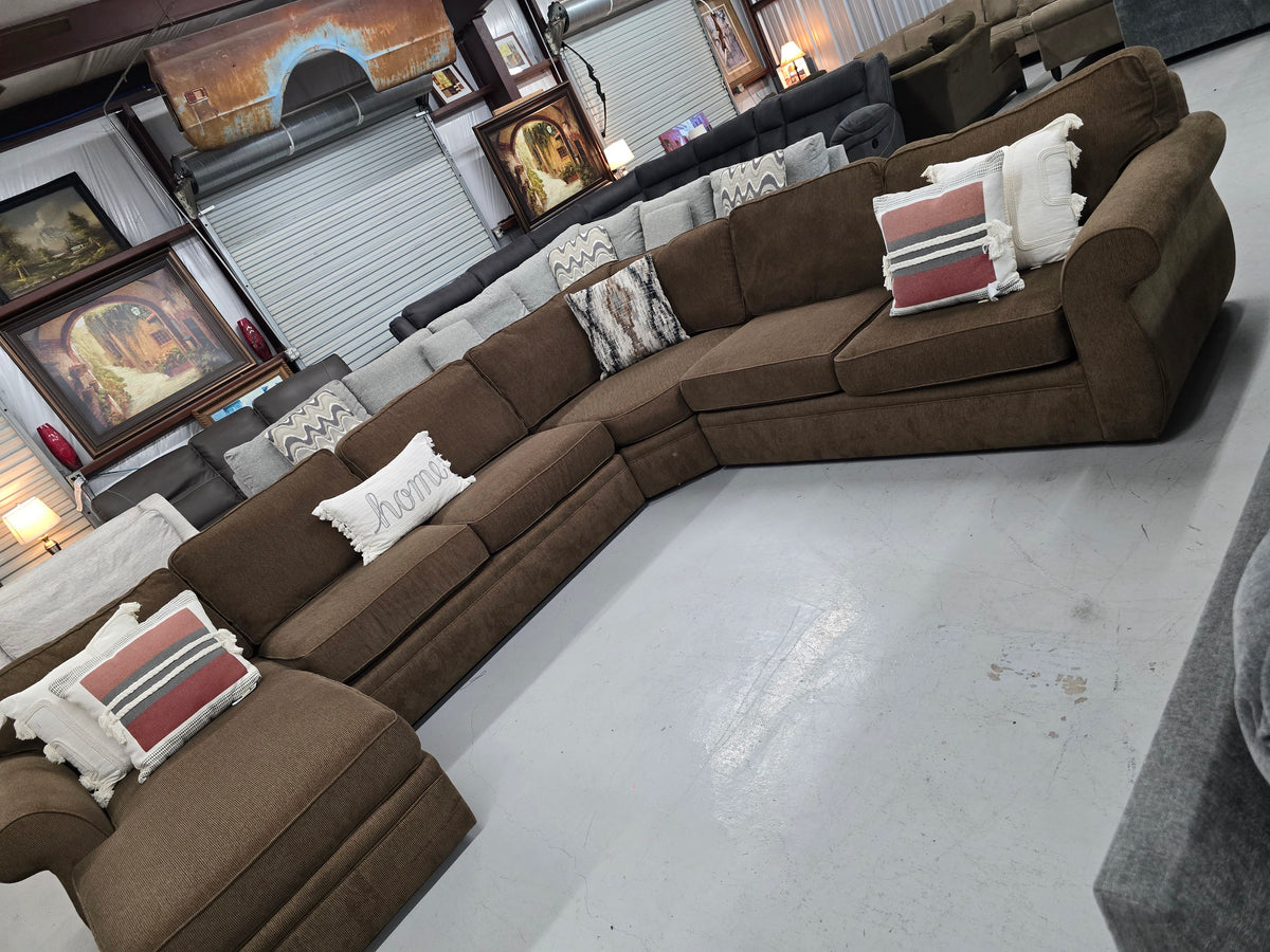 Broyhill Sectional Couch with Goodnight Pullout Sleeper - D117