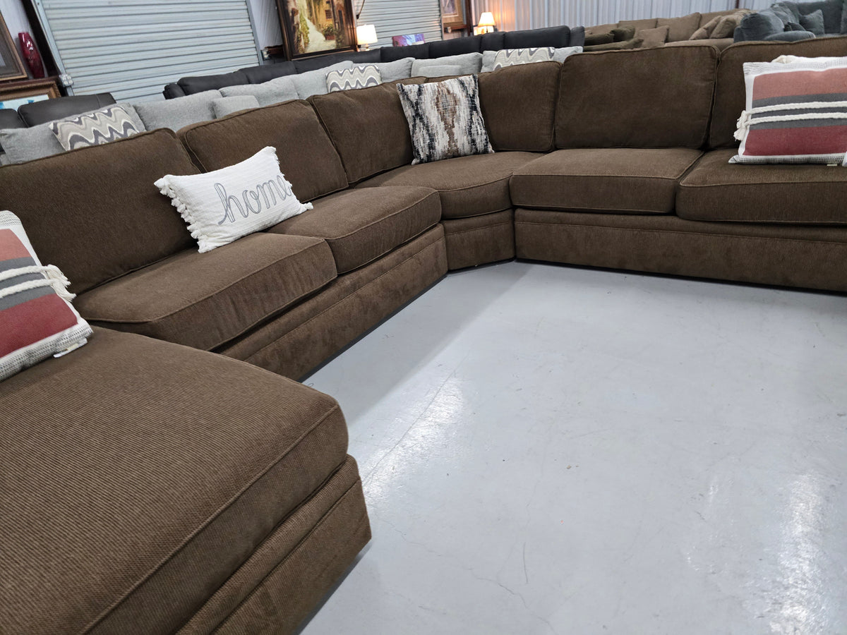 Broyhill Sectional Couch with Goodnight Pullout Sleeper - D117
