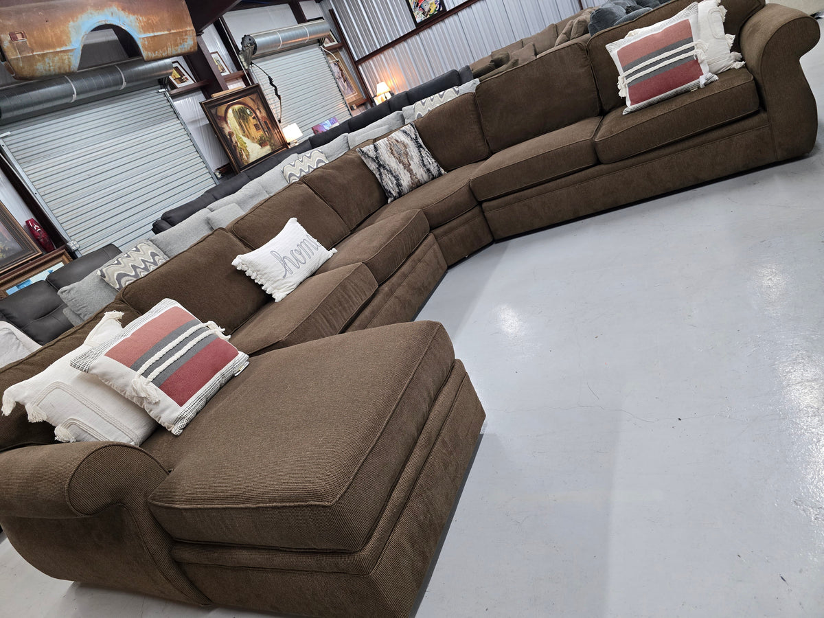 Broyhill Sectional Couch with Goodnight Pullout Sleeper - D117