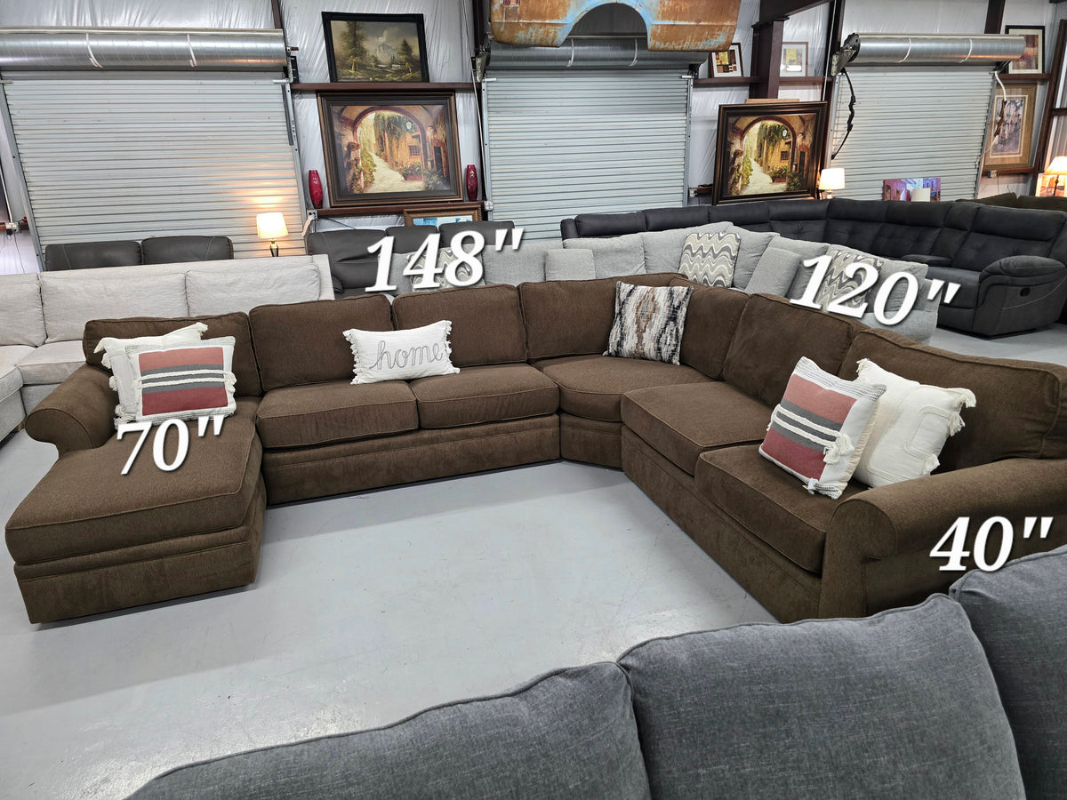 Broyhill Sectional Couch with Goodnight Pullout Sleeper - D117