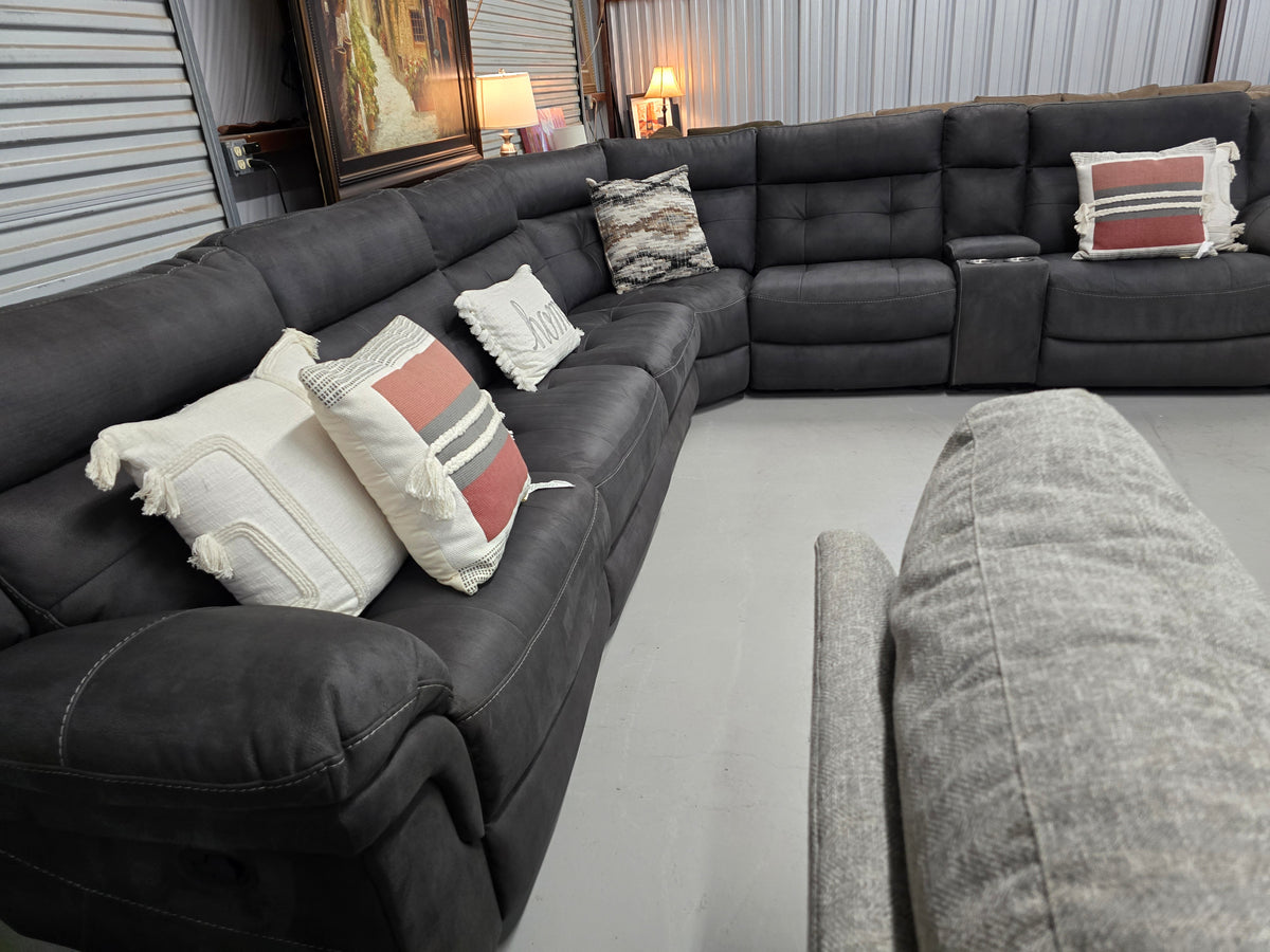 7-Piece Reclining Gray Sectional Couch with 2 Manual Recliners - D119