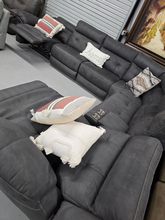 7-Piece Reclining Gray Sectional Couch with 2 Manual Recliners - D119
