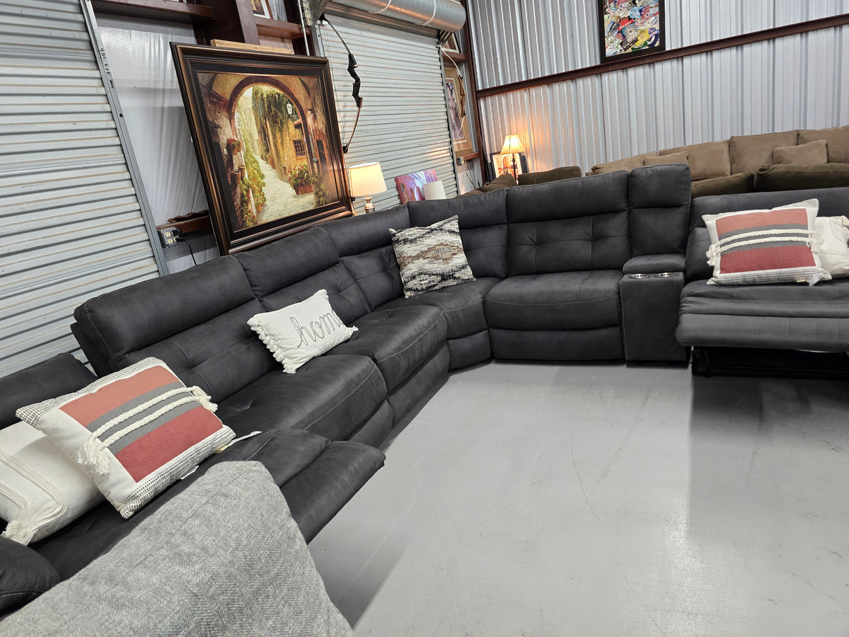 7-Piece Reclining Gray Sectional Couch with 2 Manual Recliners - D119