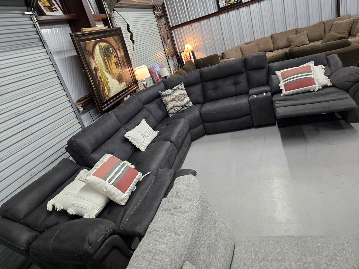 7-Piece Reclining Gray Sectional Couch with 2 Manual Recliners - D119