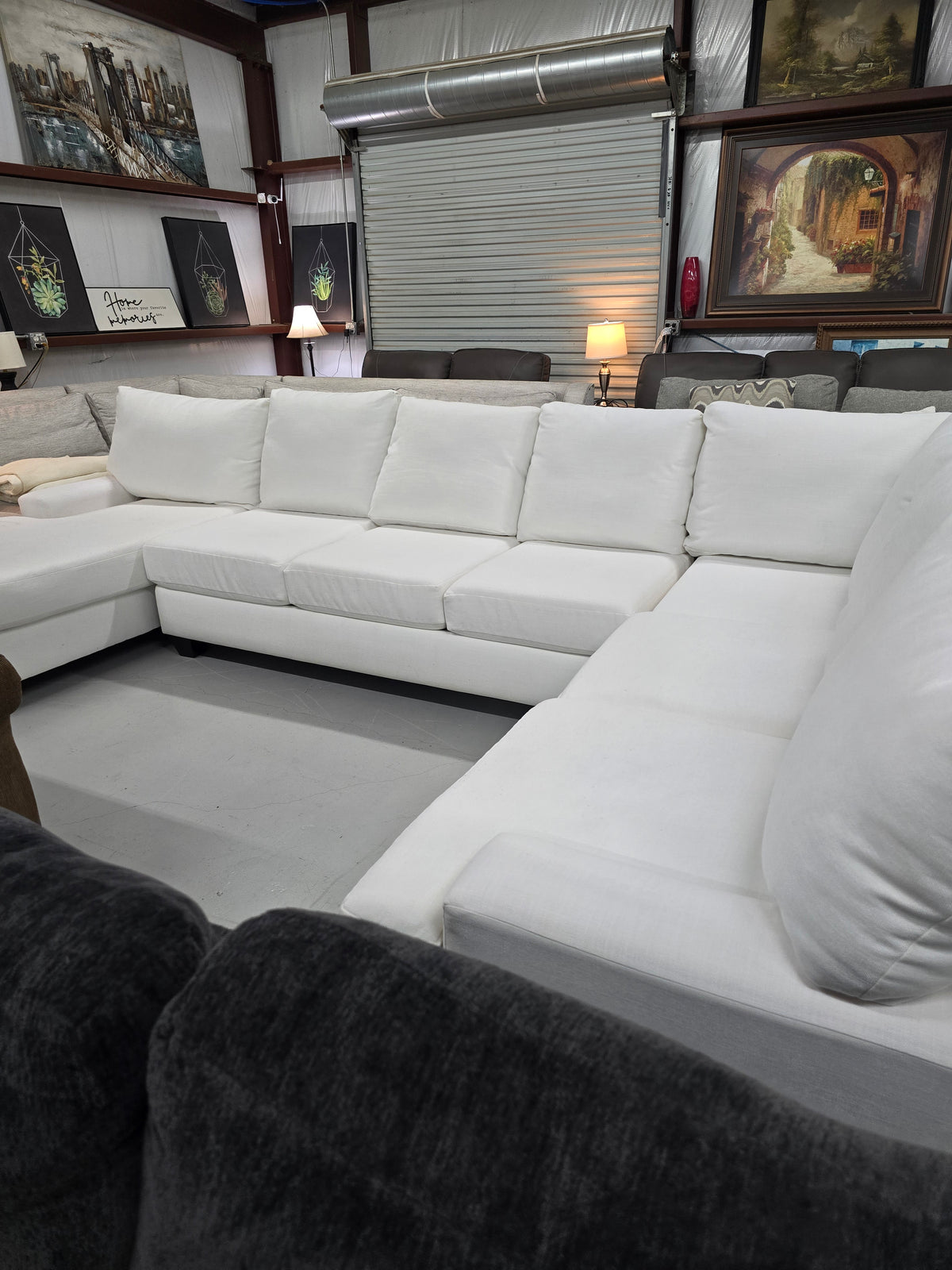 Living Spaces Large White U-Shaped Sectional with Chaise - D123