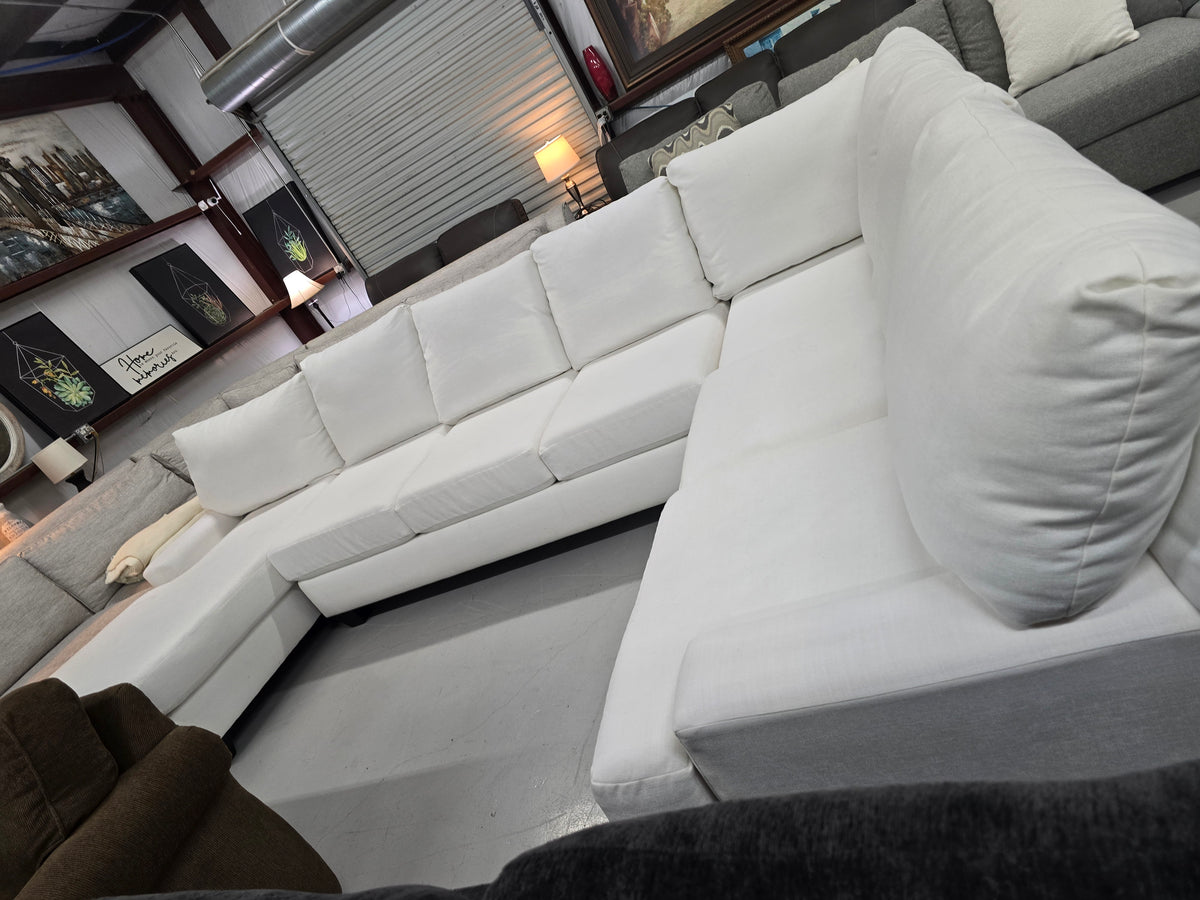 Living Spaces Large White U-Shaped Sectional with Chaise - D123