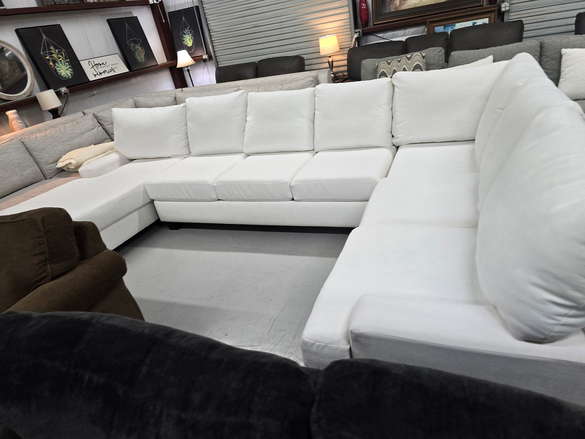 Living Spaces Large White U-Shaped Sectional with Chaise - D123