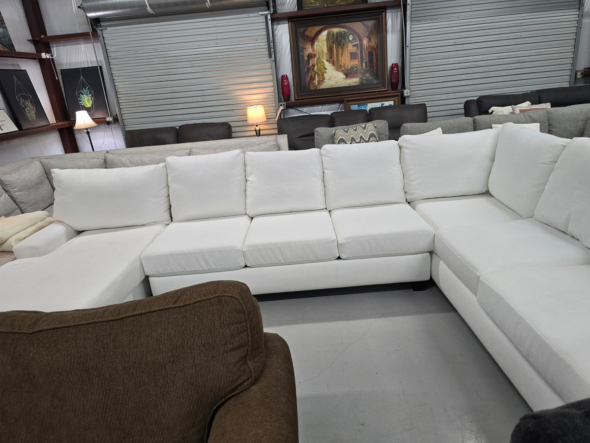 Living Spaces Large White U-Shaped Sectional with Chaise - D123