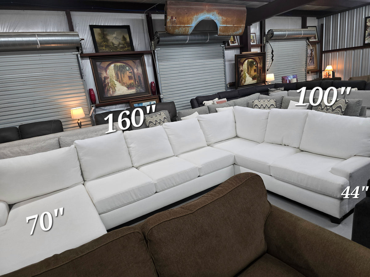 Living Spaces Large White U-Shaped Sectional with Chaise - D123