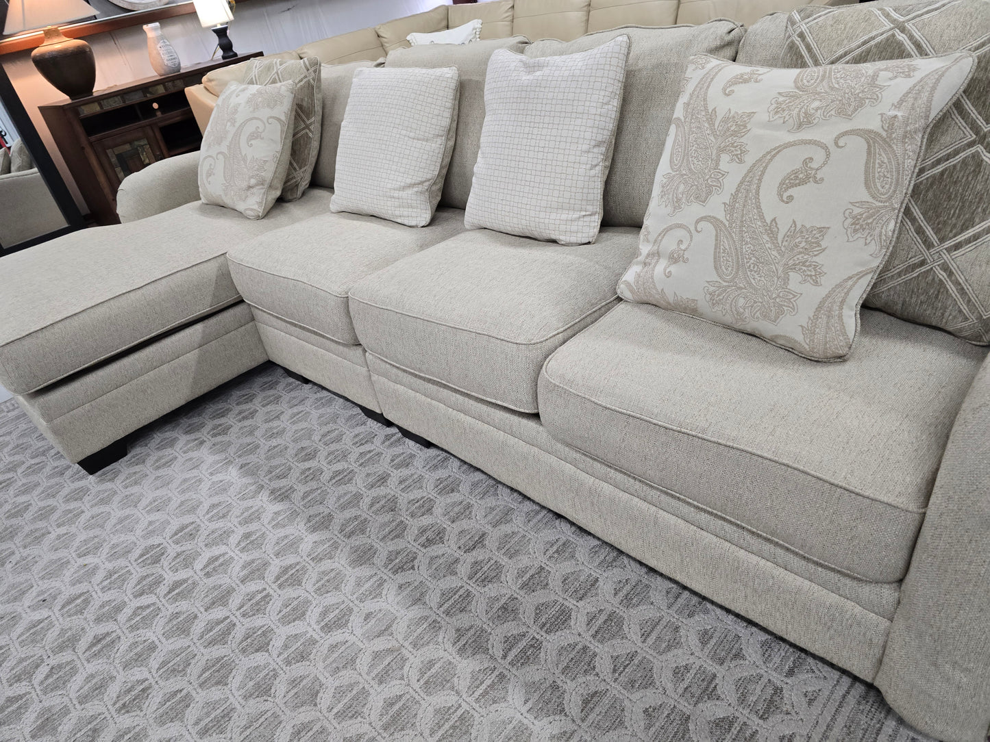 L-shaped Beige Sectional Couch with lounge 🚛 FAST SAME DAY DELIVERY AVAILABLE! 🚚