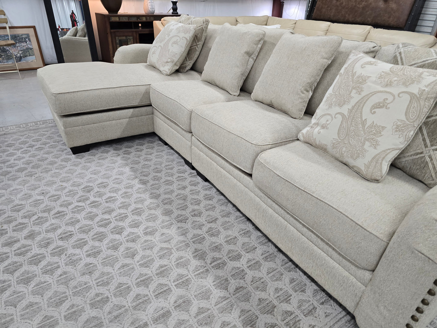 L-shaped Beige Sectional Couch with lounge 🚛 FAST SAME DAY DELIVERY AVAILABLE! 🚚
