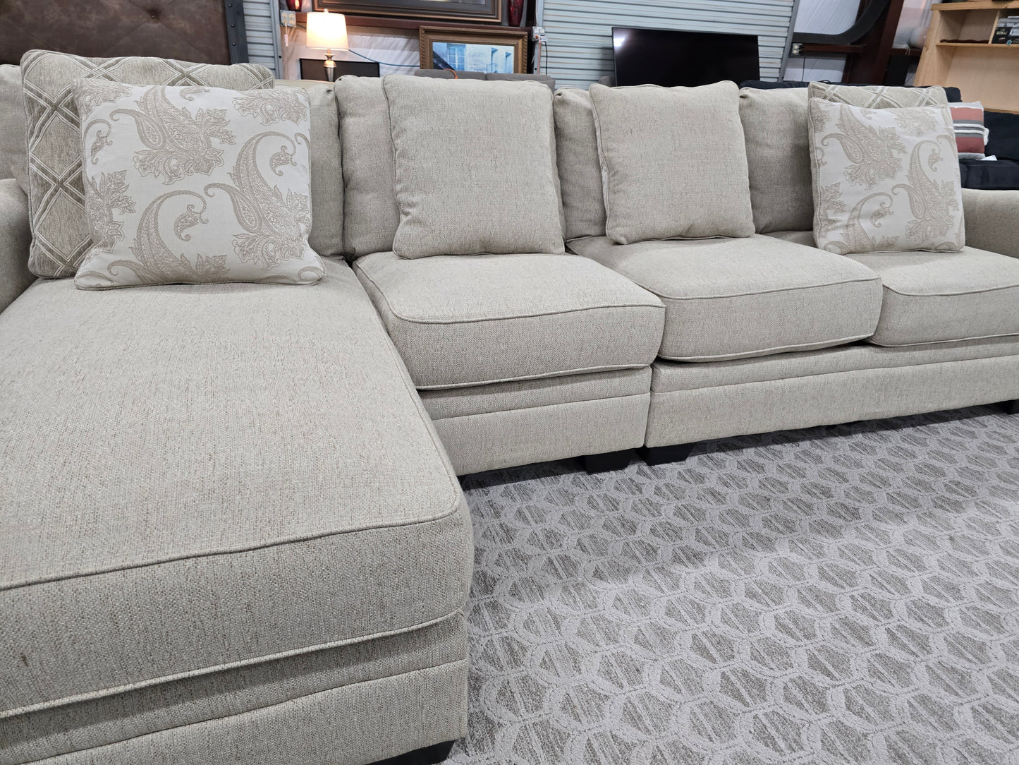 L-shaped Beige Sectional Couch with lounge 🚛 FAST SAME DAY DELIVERY AVAILABLE! 🚚
