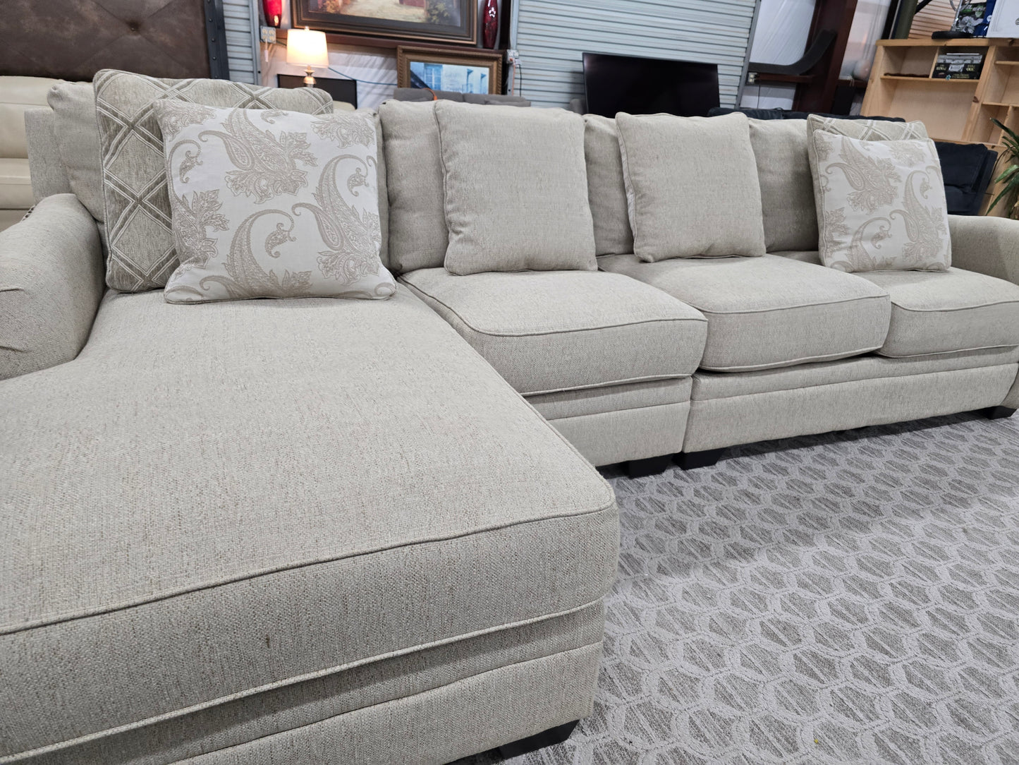 L-shaped Beige Sectional Couch with lounge 🚛 FAST SAME DAY DELIVERY AVAILABLE! 🚚