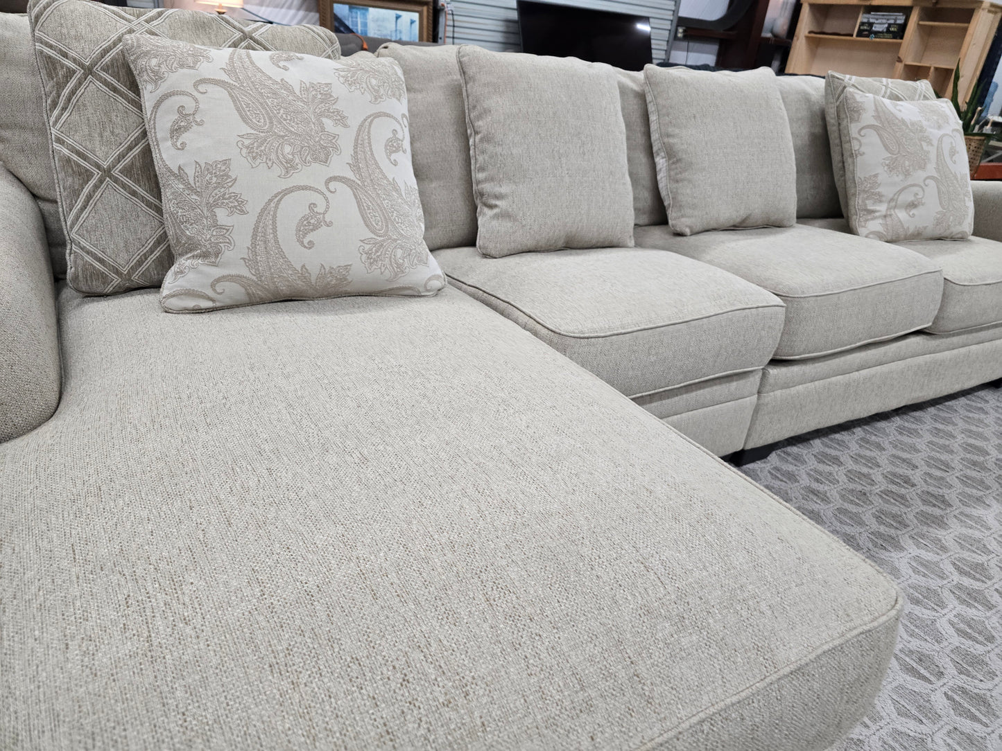 L-shaped Beige Sectional Couch with lounge 🚛 FAST SAME DAY DELIVERY AVAILABLE! 🚚