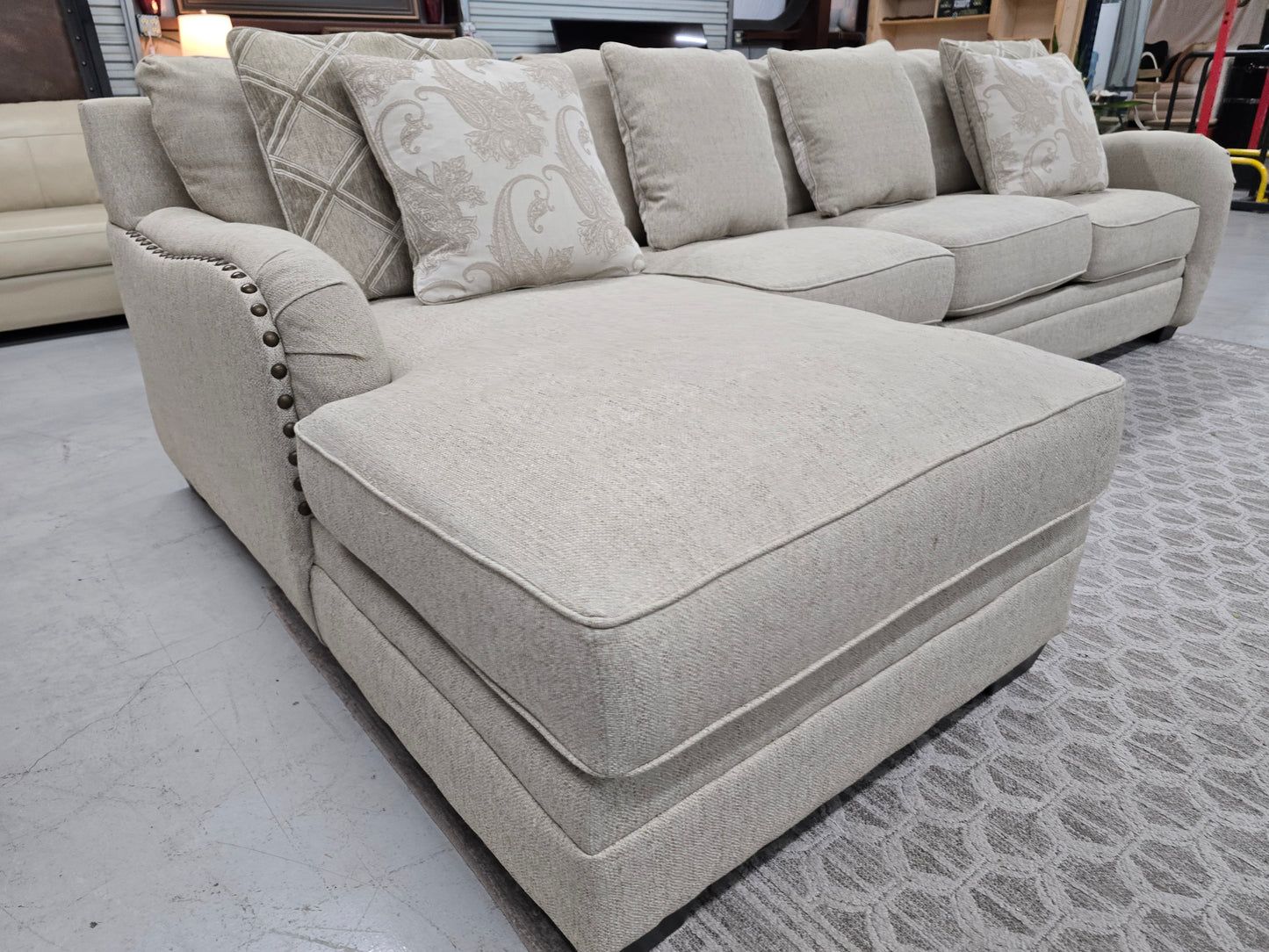 L-shaped Beige Sectional Couch with lounge 🚛 FAST SAME DAY DELIVERY AVAILABLE! 🚚