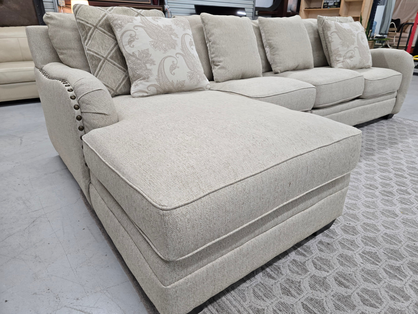 L-shaped Beige Sectional Couch with lounge 🚛 FAST SAME DAY DELIVERY AVAILABLE! 🚚